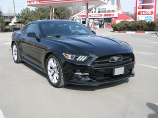 Ford Mustang foto 1