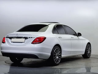 Mercedes C-Class foto 2