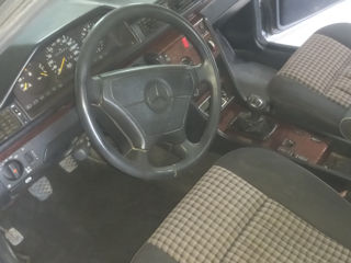 Mercedes Series (W124) foto 5