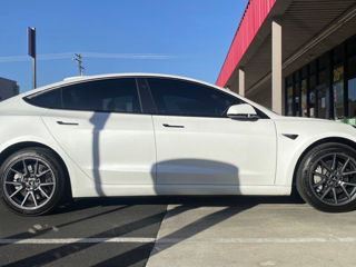 Tesla Model 3 foto 2