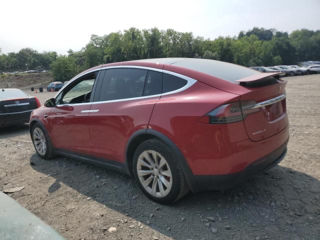 Tesla Model X foto 2