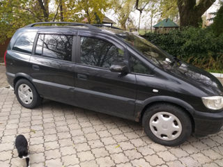 Opel Zafira foto 2