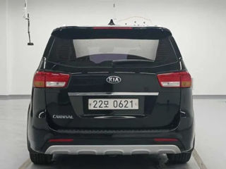 KIA Carnival foto 2