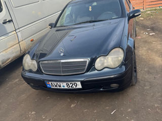 Mercedes C-Class foto 3