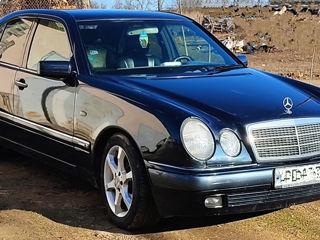 Mercedes E-Class foto 2