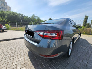 Skoda Superb foto 2