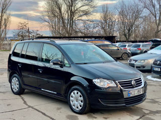 Volkswagen Touran foto 2