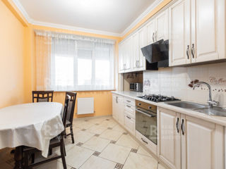 Apartament cu 2 camere, 70 m², Centru, Chișinău