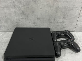 Продам PS4 SLIM