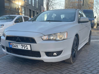 Mitsubishi Lancer foto 2