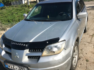 Mitsubishi Outlander foto 1