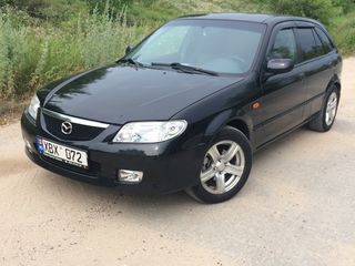 Mazda 323 foto 1