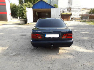 Mercedes E Class foto 2