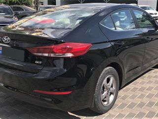 Hyundai Elantra foto 5