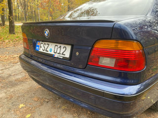 BMW 5 Series foto 10