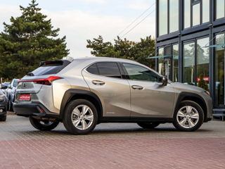 Lexus UX foto 2