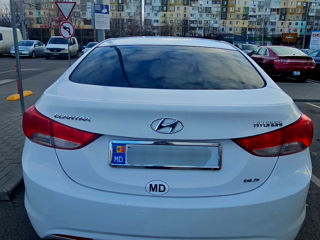 Hyundai Elantra foto 8