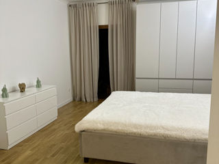 Apartament cu 2 camere, 90 m², Centru, Chișinău foto 3