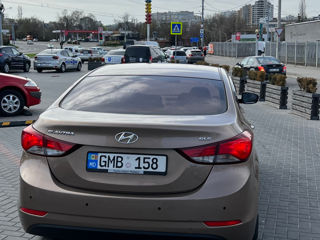 Hyundai Elantra foto 5