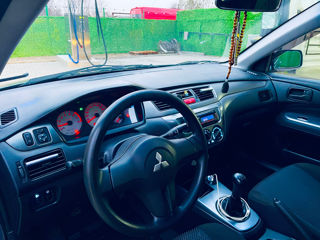 Mitsubishi Lancer foto 5