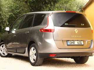 Renault Grand Scenic foto 2