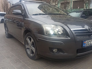 Toyota Avensis foto 3