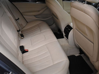 BMW 5 Series foto 8