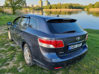 Toyota Avensis foto 2