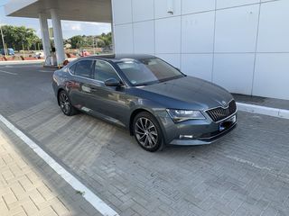 Skoda Superb foto 1