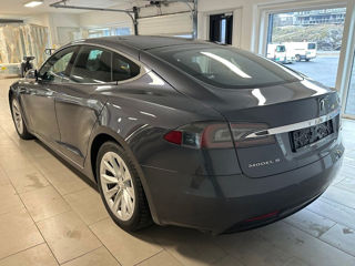 Tesla Model S foto 2