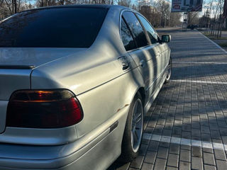 BMW 5 Series foto 2