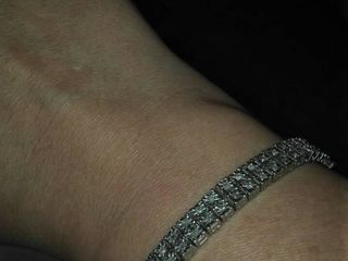 Срочно продаеться красивый и стильный браслет женский с бриллиантами,есть еще сережки от комплекта . foto 7