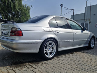 BMW 5 Series foto 2