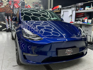 Tesla Model Y foto 2