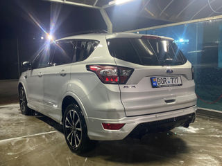 Ford Kuga foto 2