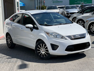 Ford Fiesta foto 4