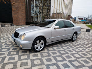 Mercedes E-Class foto 2