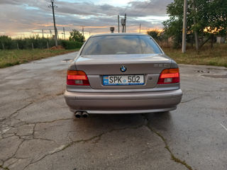 BMW 5 Series foto 2