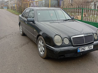 Mercedes E-Class Wagon foto 2