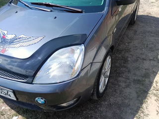 Ford Fiesta foto 8