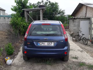 Ford Fiesta foto 3