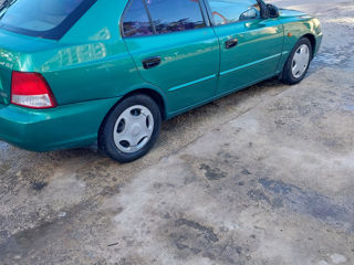 Hyundai Accent foto 3