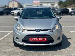 Ford Fiesta foto 2