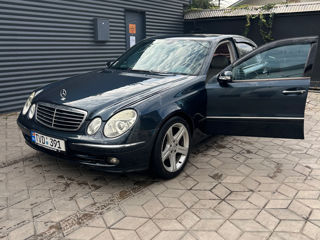 Mercedes E-Class foto 2