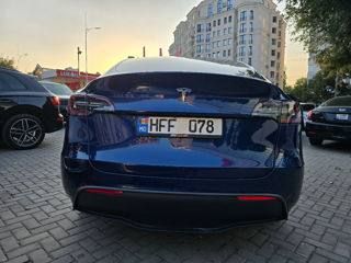 Tesla Model Y foto 2