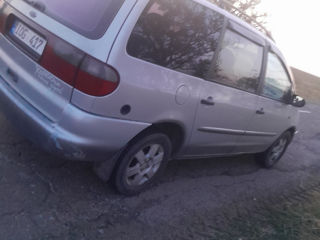 Ford Galaxy foto 2