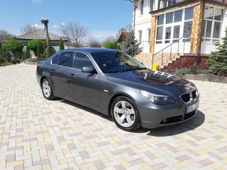 BMW 5 Series foto 1