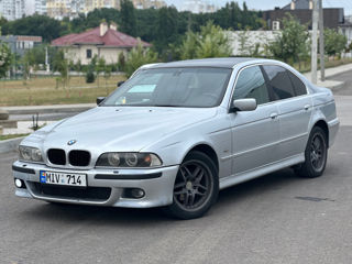 BMW 5 Series foto 1