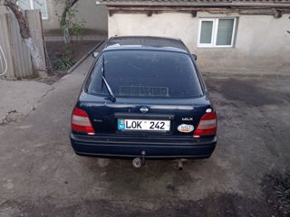 Nissan Sunny foto 2