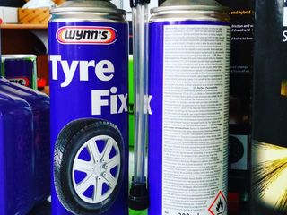 Tyre Fix — это средство на основе латекса для заклейки и накачивания поврежденных шин.